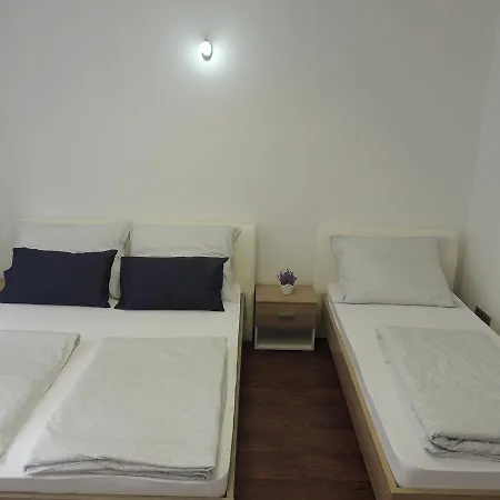 Roses شقة بيهاتش